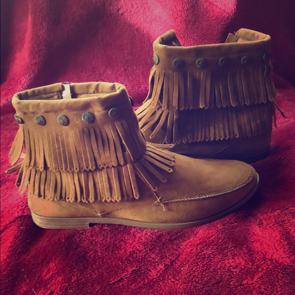 Size 10 ladies moccasin boots